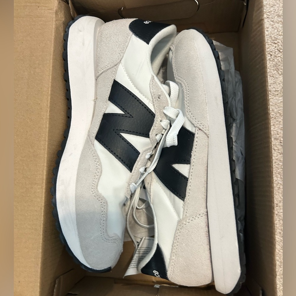 New Balance Womens’s White and Black Sneakers
